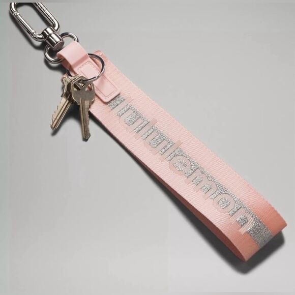 NWT Lululemon Never Lost Keychain Pink Mist/‎ Silver - Picture 1 of 6